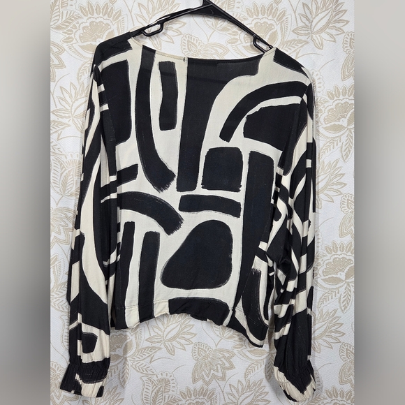 AK ABSTRACT LONG DOLMAN SLEEVE V NECK MADE IN BRAZIL SZ XL (GG) ART TO WEAR EUC - Picture 2 of 6